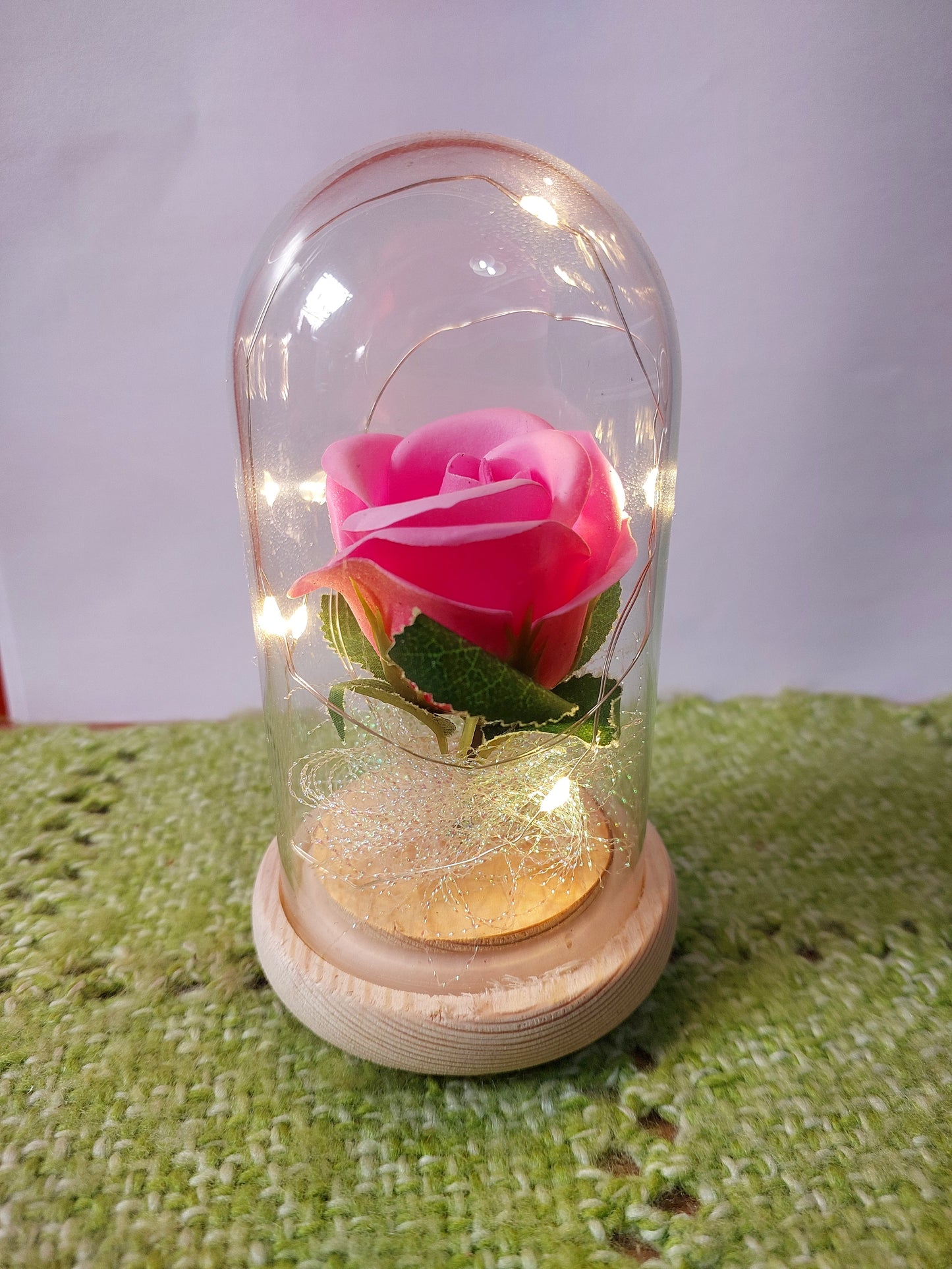 Rosa de Jabón en Cúpula de Cristal - Rosa Rosada con Luces
