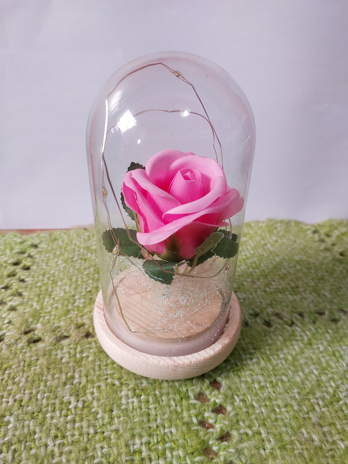 Rosa de Jabón en Cúpula de Cristal - Rosa Rosada con Luces