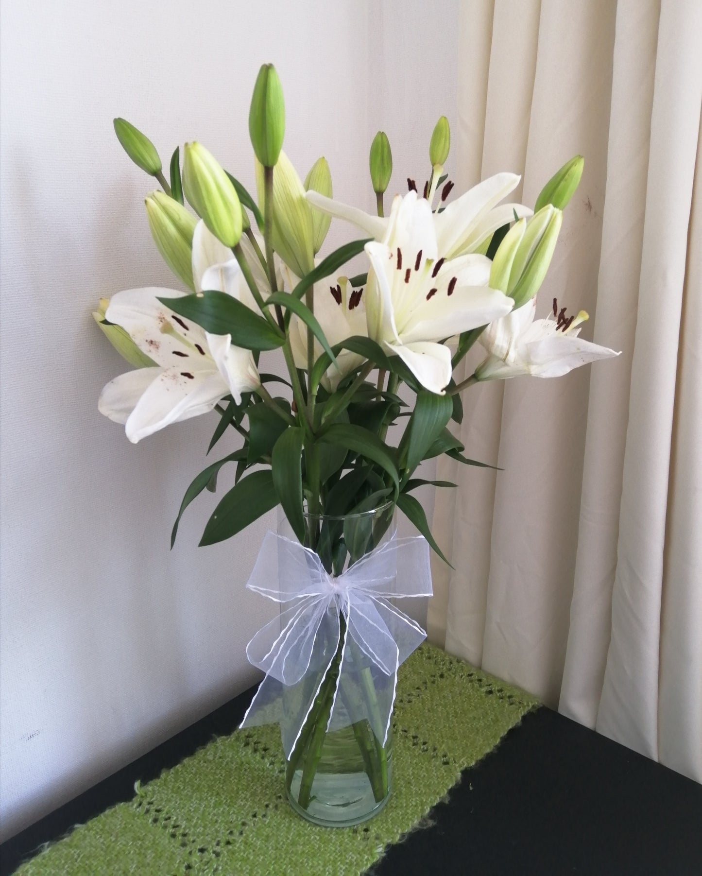 Florero 5 Liliums Asiáticos Blancos