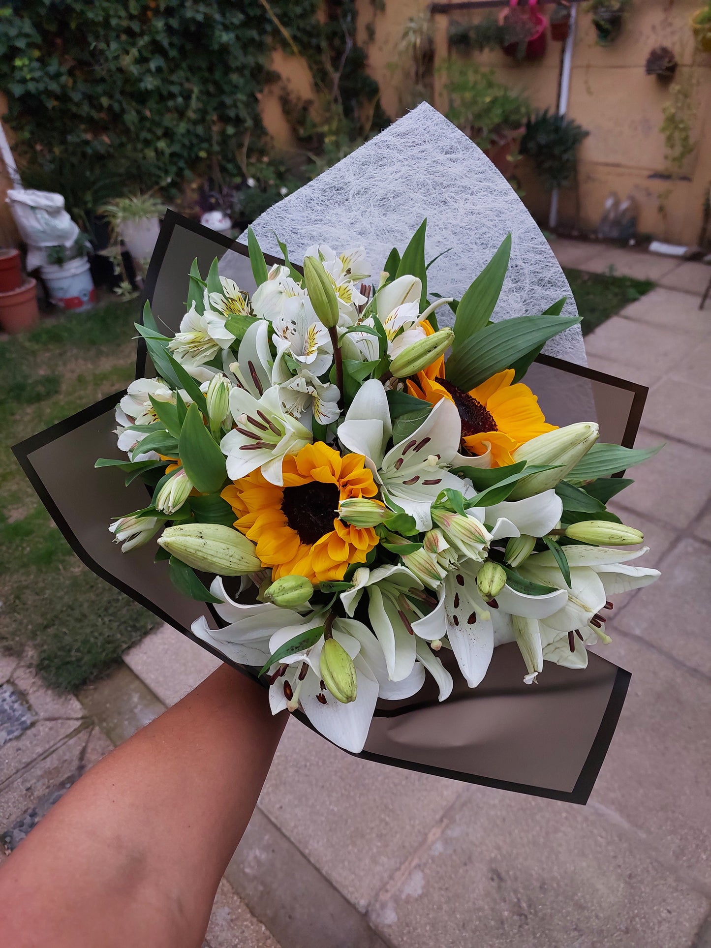 Bouquet Mix de Girasoles, Lilium Asiáticos y Alstroemerias