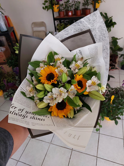 Bouquet Mix de Girasoles, Liliums y Lirios de Campo
