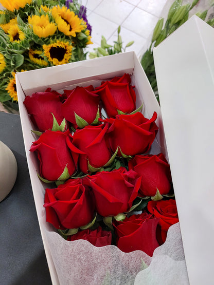 Caja 12 Rosas Ecuatorianas Rojas - Docena de Rosas Importadas