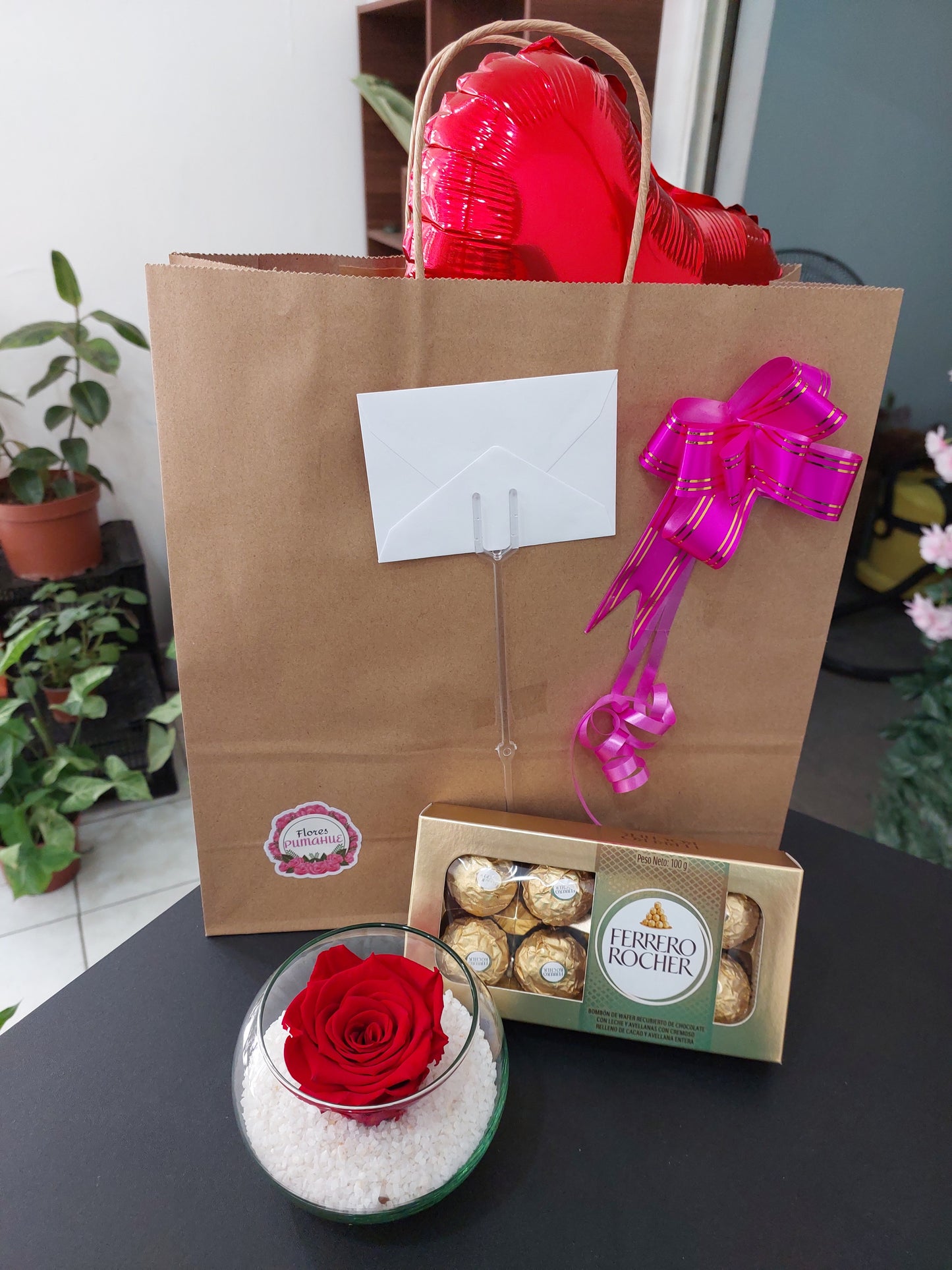 Rosa Roja Preservada, Ferrero Rocher y Globo Metalizado - Rosa Ecuatoriana Natural Preservada