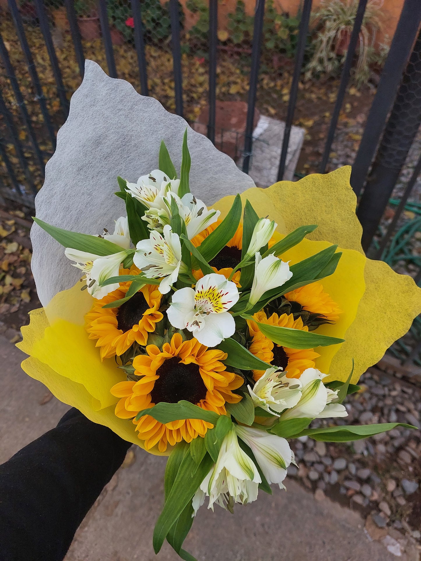 Bouquet 5 Girasoles y Alstroemerias