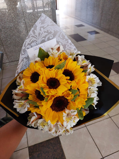 Bouquet 10 Girasoles y 10 Lirios de Campo