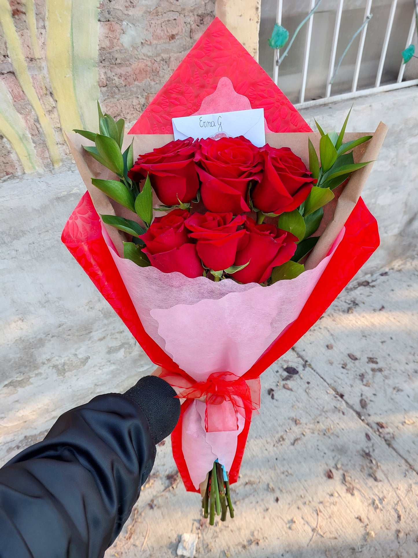 Ramo 6 Rosas Ecuatorianas en Escalera - Rosas Importadas