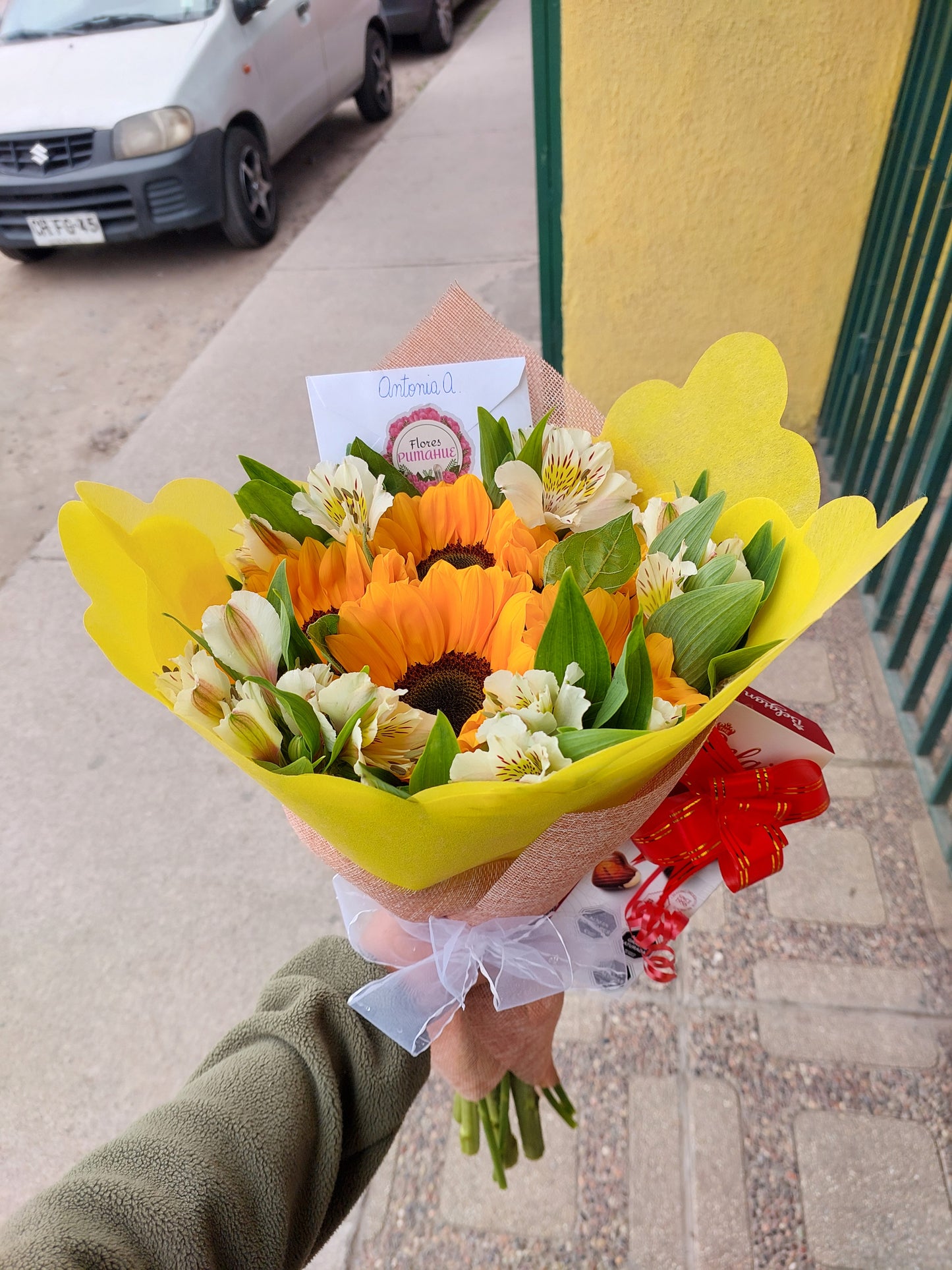 Bouquet 5 Girasoles y Bombones Belgian