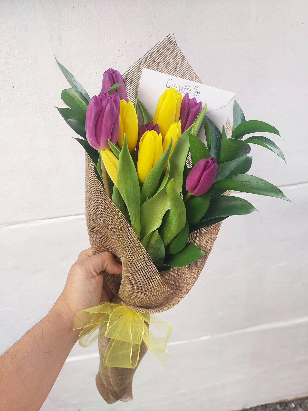 Tulipanes Bicolor en Arpillera (se agenda con anticipación)