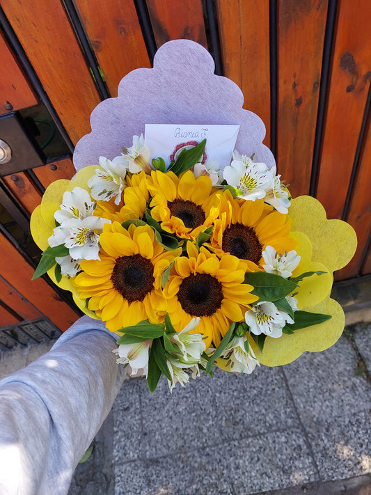 Bouquet 5 Girasoles y 5 Lirios de Campo