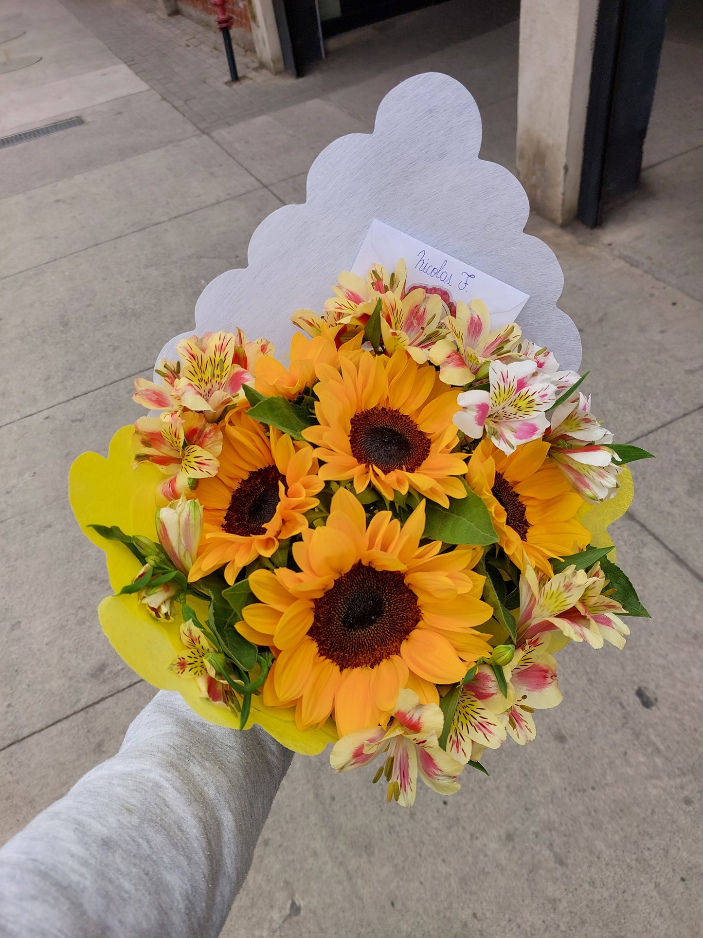 Bouquet 5 Girasoles y 5 Lirios de Campo