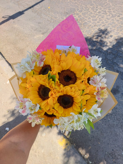 Bouquet 10 Girasoles y 10 Lirios de Campo