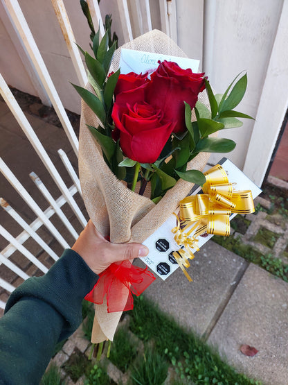 Ramo 3 Rosas Ecuatorianas Rojas y Bombones Belgian