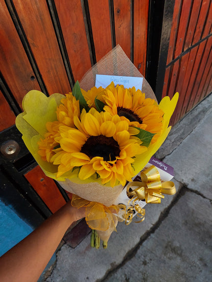 Ramo 3 Girasoles en Arpillera y Bombones Belgian