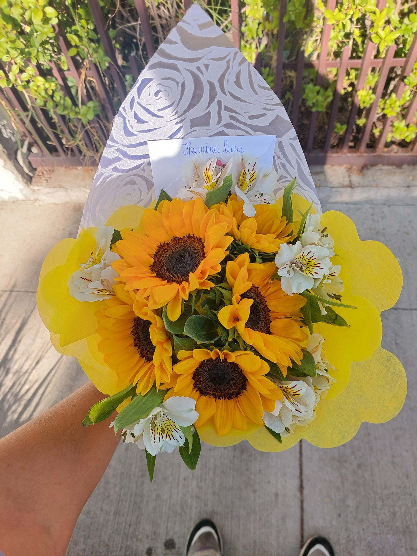 Bouquet 5 Girasoles y 5 Lirios de Campo