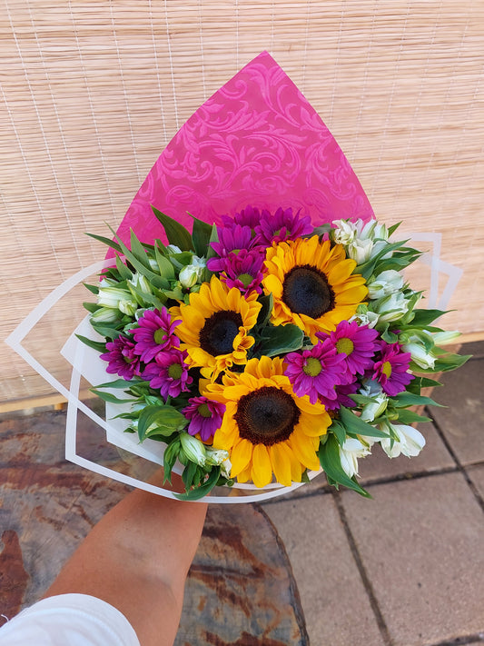 Bouquet de Girasoles, Maule Morado y Lirios de Campo