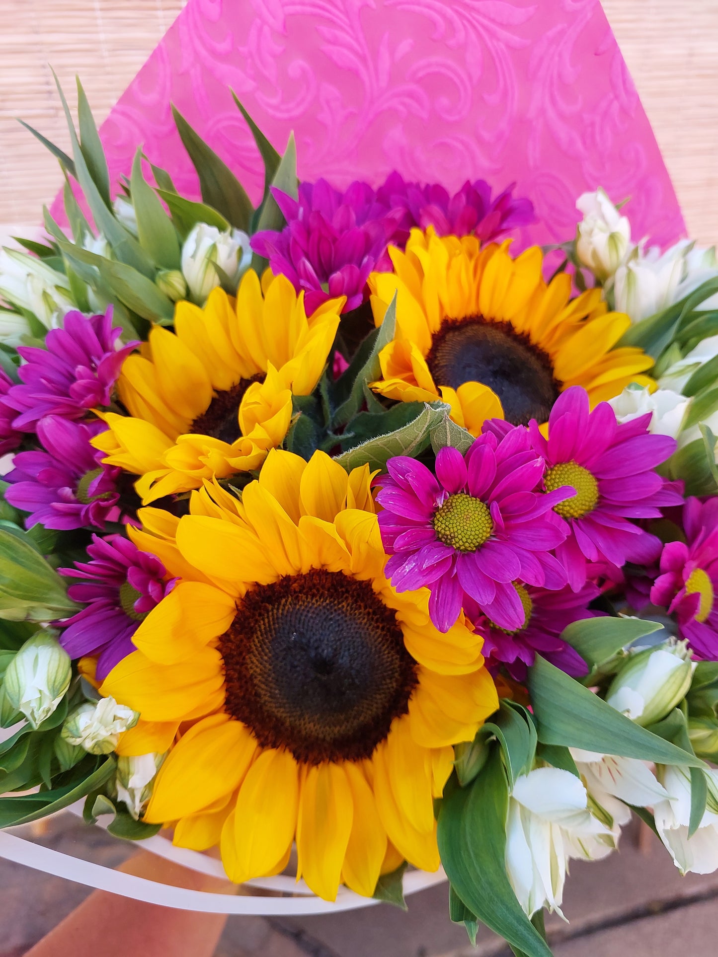 Bouquet de Girasoles, Maule Morado y Lirios de Campo