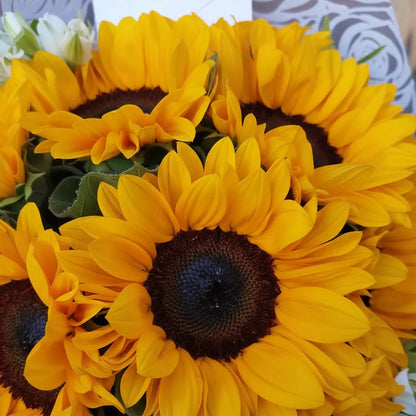 Bouquet 10 Girasoles y 10 Lirios de Campo