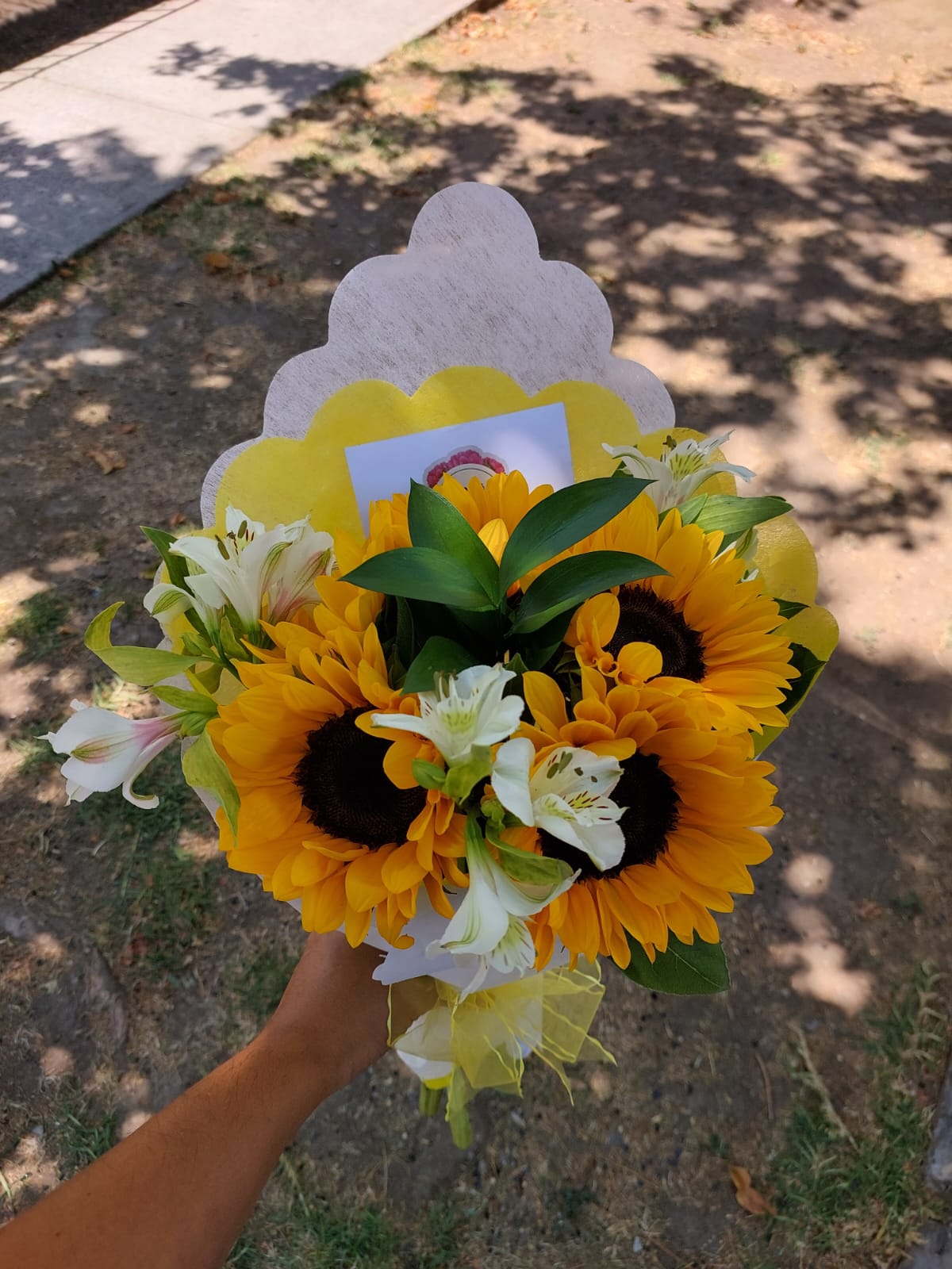 Bouquet 5 Girasoles y Alstroemerias