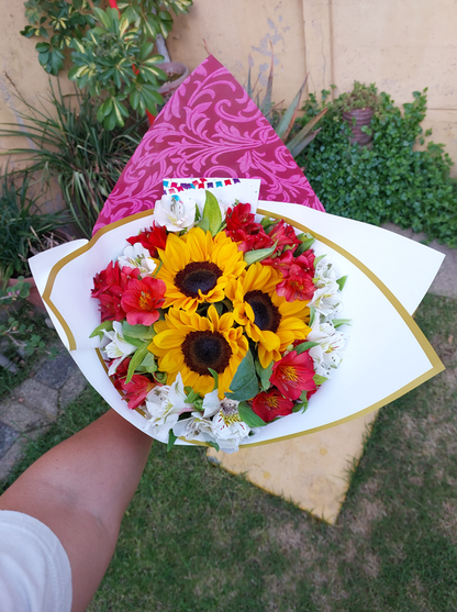 Bouquet de Girasoles con Lirios Blancos y Rojos