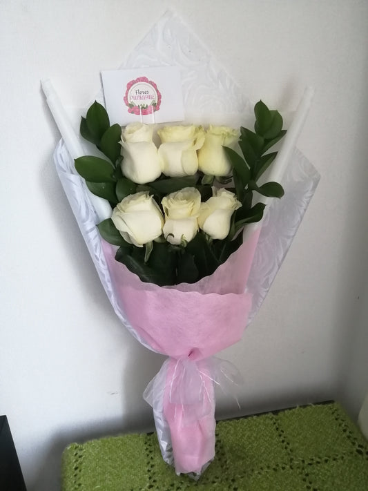 Ramo 6 Rosas Ecuatorianas Blancas en Escalera - Rosas Importadas